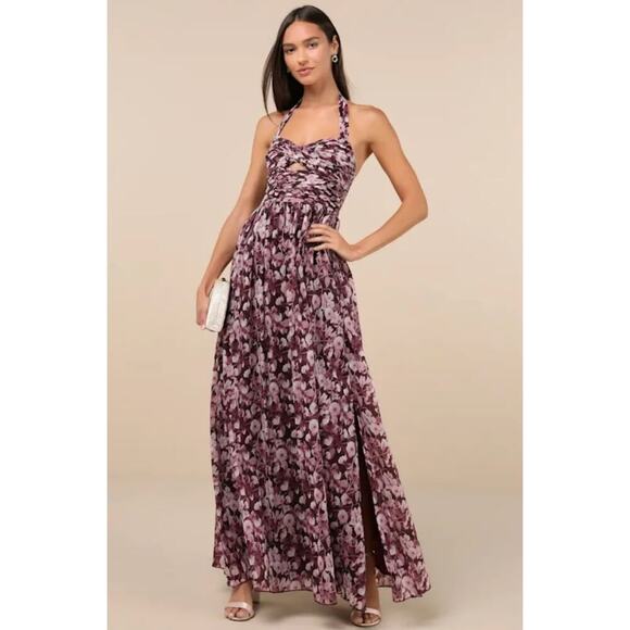 Chinatown Dresses & Skirts - Lulu's burgundy floral pleated maxi dress - size small